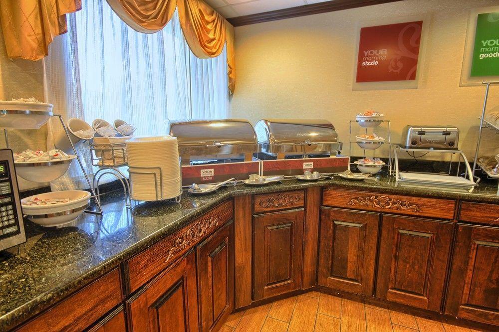 فندق كومفورت إن بالقرب من جرينفيلج فيليدج ديربورن ديربورن، ميشيغان المظهر الخارجي الصورة